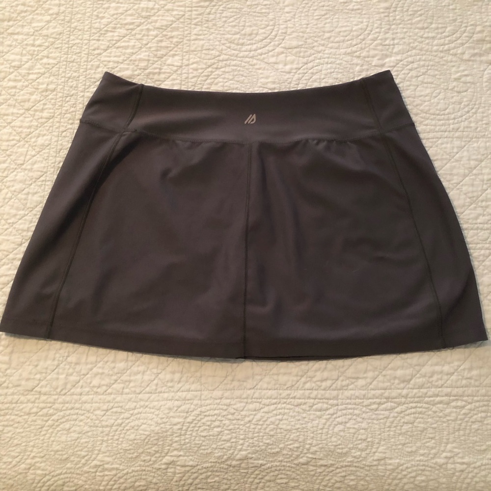 Eddie Bauer skort. Size medium. - Picture 4 of 10